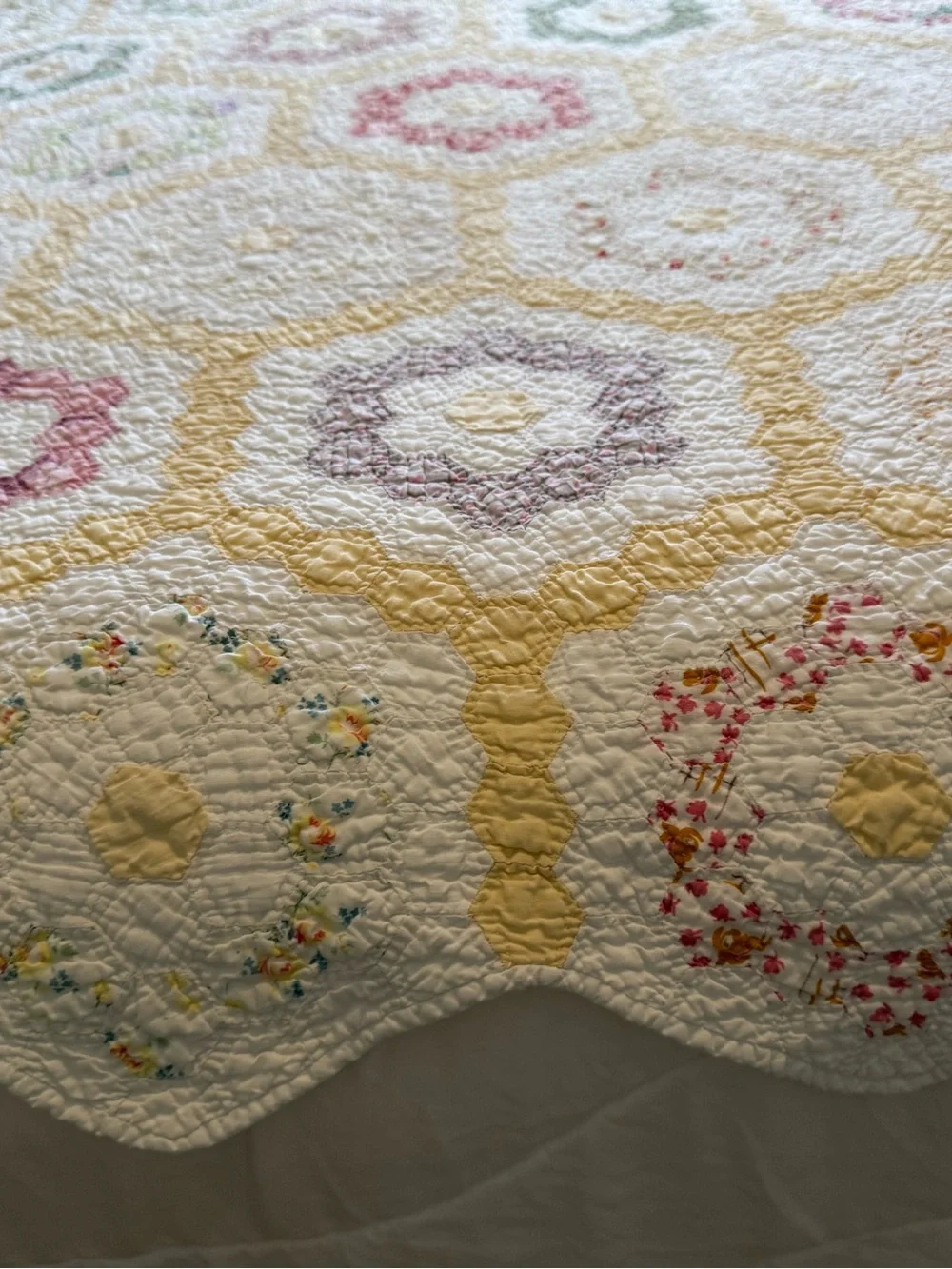 Antique 1930s Hand Stitched Grandmothers Flower Garden Quilt